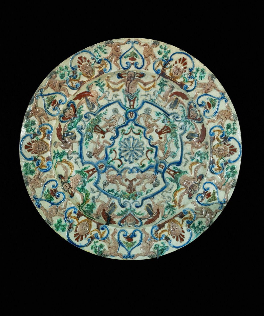 Prato de faiança, decorado com ornamentos grotescos ... de Unknown artist