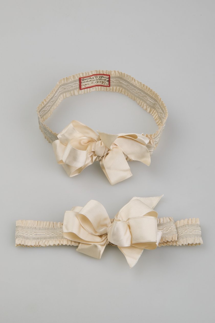 Garters de Unknown artist