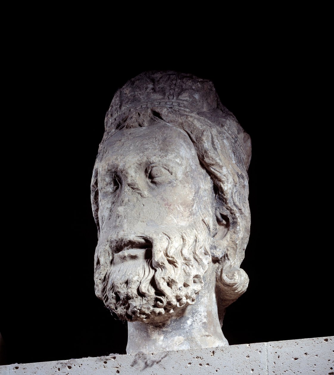Chefe do Rei de Judá da Catedral de Notre Dame de Paris. Por volta de 1220-1230 Paris, Museu Nacional da Idade Média, Termas de Cluny de Unknown artist