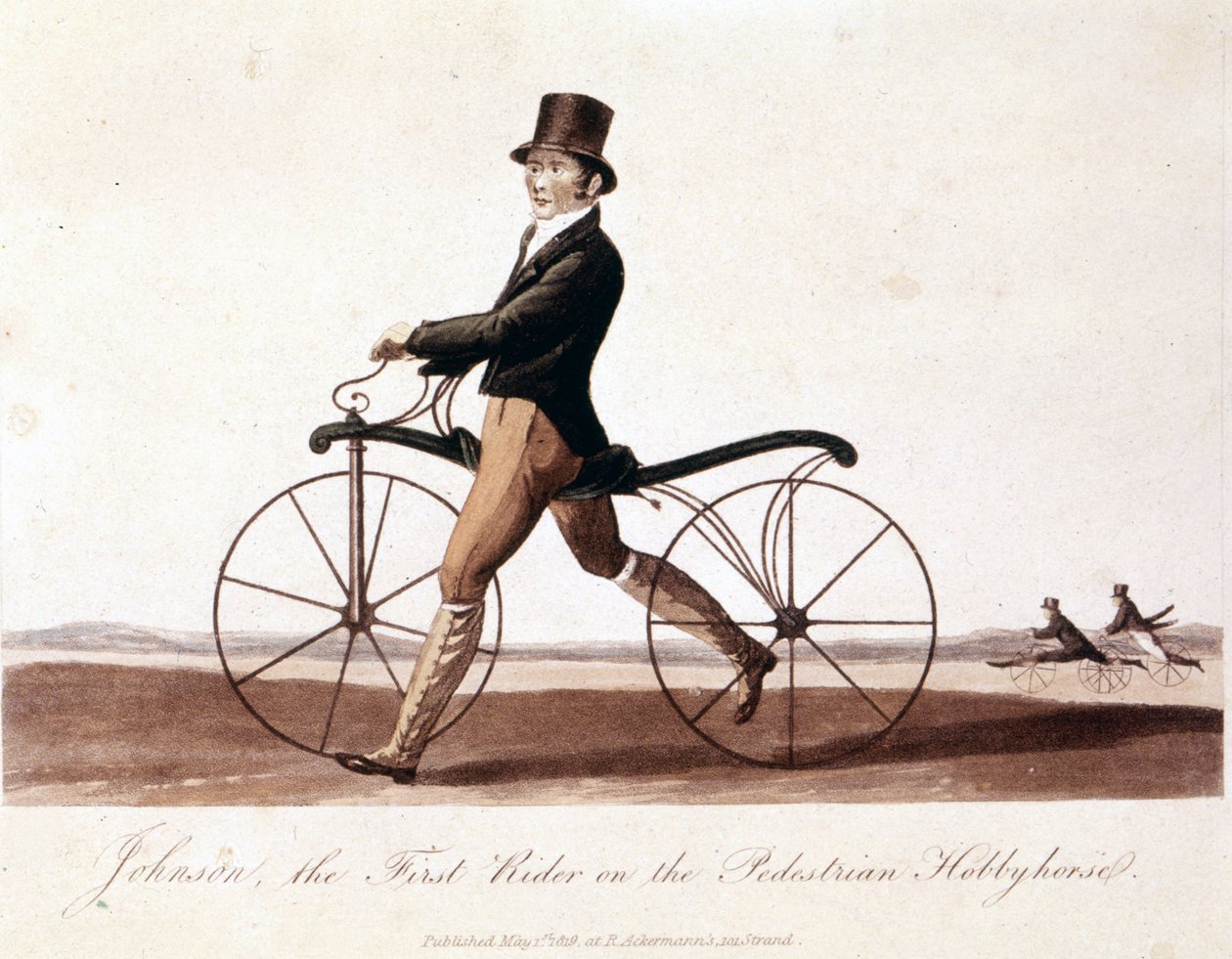 Johnson em uma bicicleta. Este é o modelo inventado pelo Barão von Drais: a Draisienne. Era feito de madeira e ainda não havia pedais. Litografia colorida de 1819 de Unknown artist