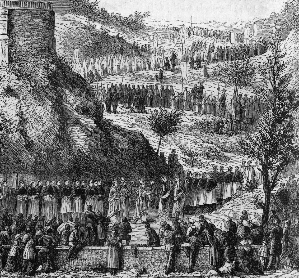 Lourdes 1864: a procissão até à gruta para a inauguração da estátua de Maria Imaculada. de Unknown artist