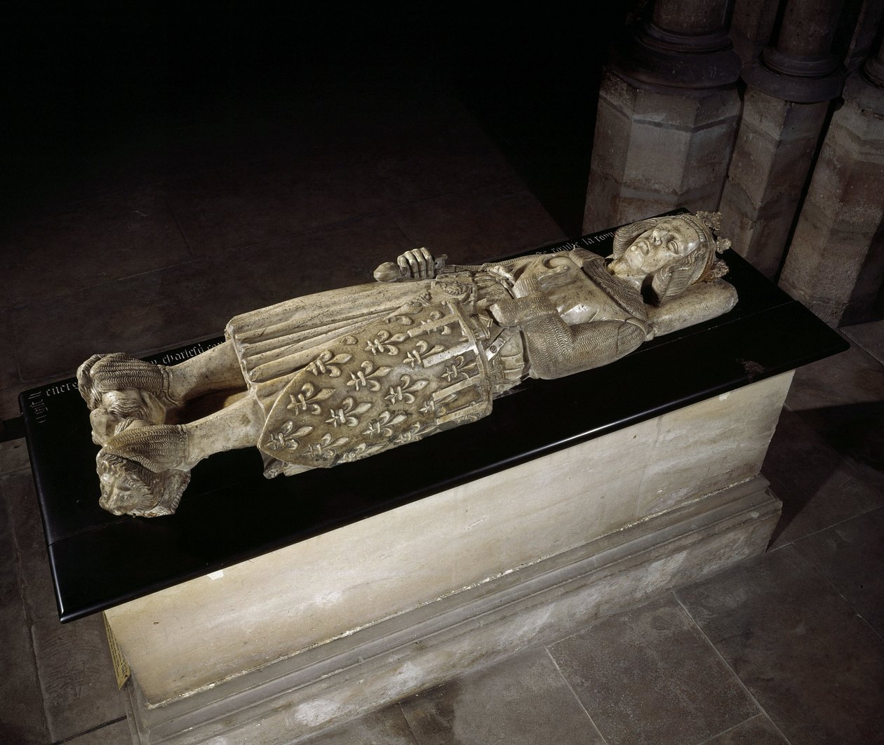 Deitado em mármore de Carlos I de Anjou ou Carlos da Sicília (1227-1285), Rei de Nápoles e da Sicília. Basílica de Saint Denis. de Unknown artist
