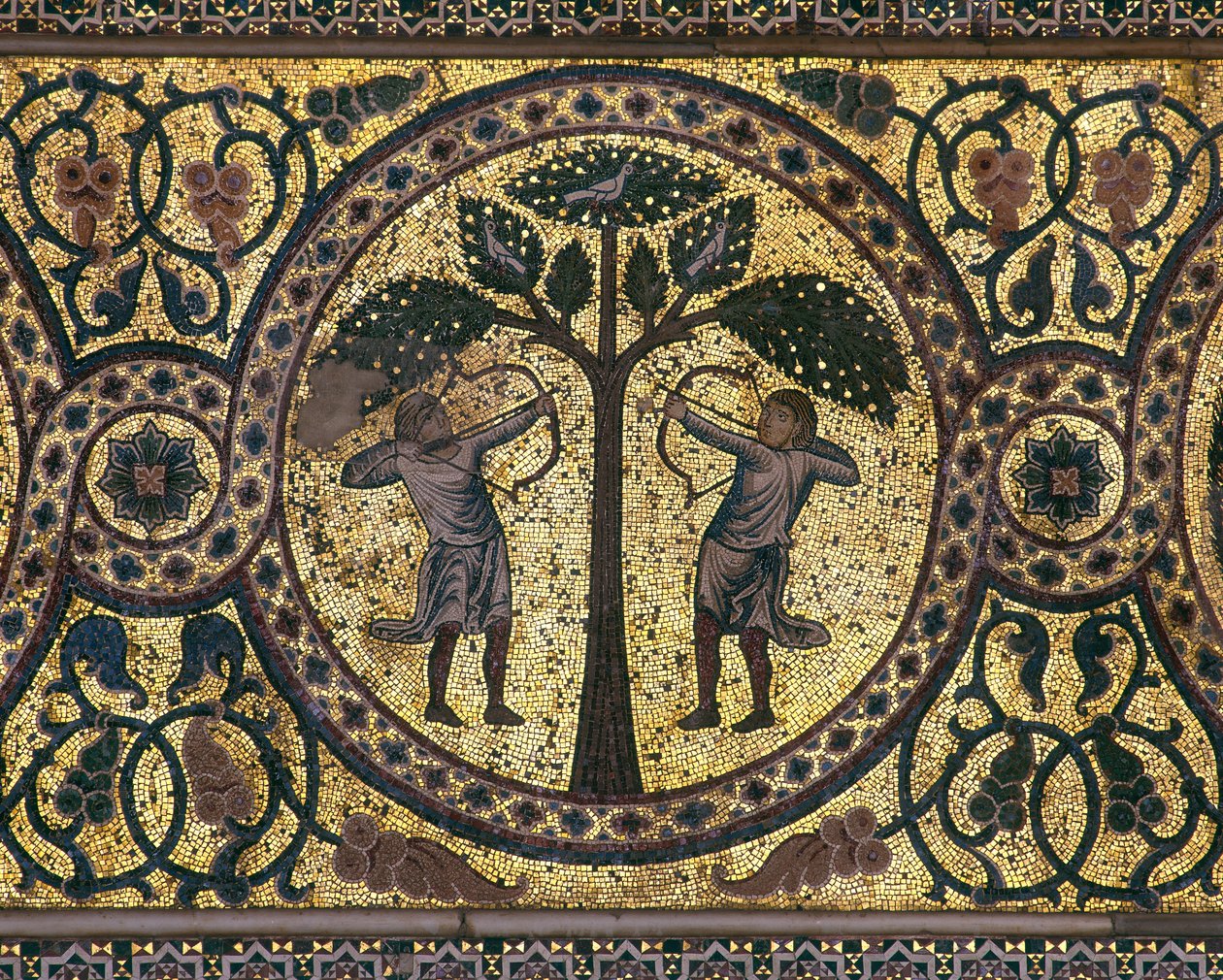 Mosaico da caça real (close-up), a sala da fonte, 1165-67 de Unknown