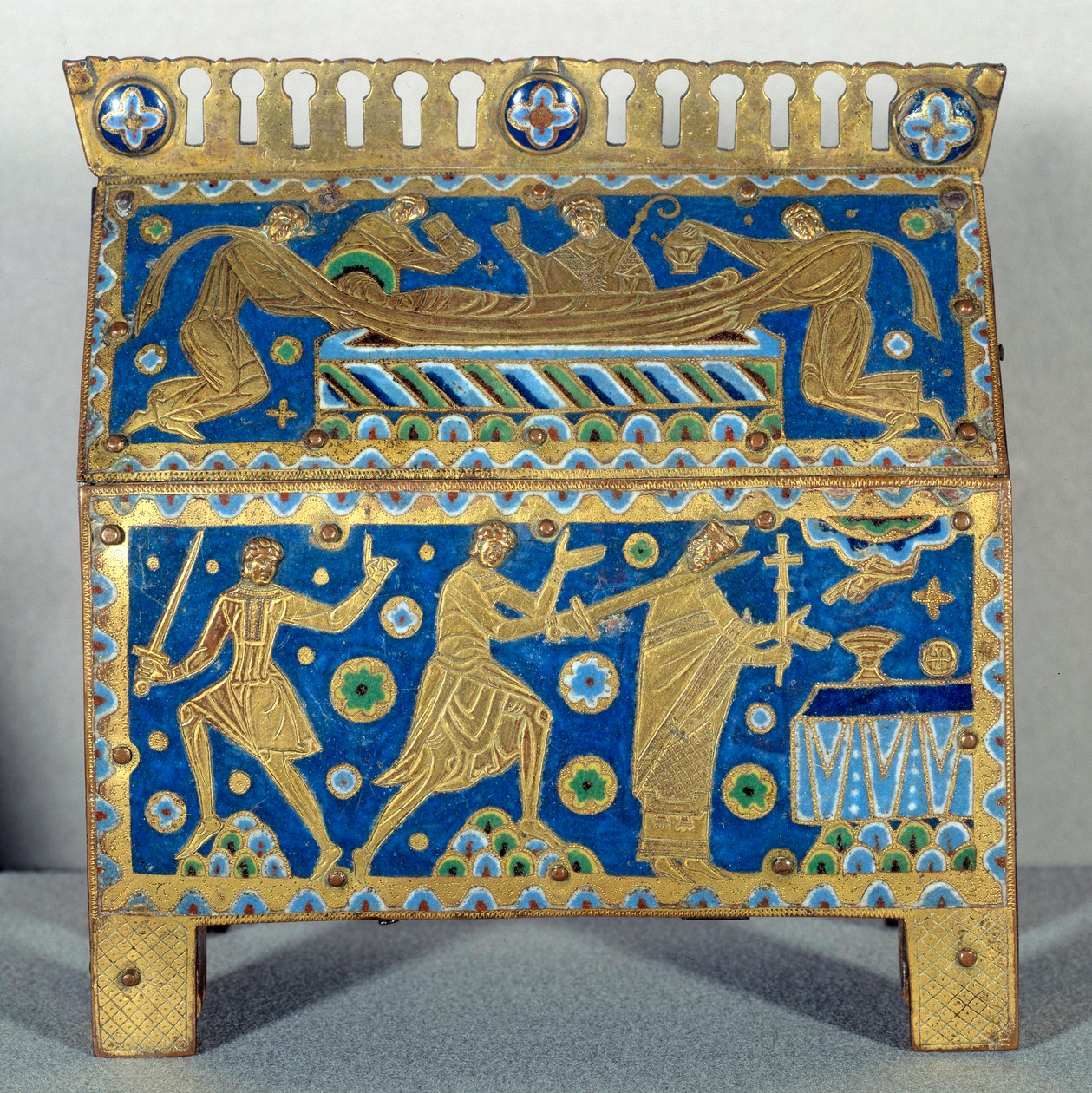 Objecto de arte: Caça ao esmalte, ouro e cobre por São Tomás Becket (1118-1170), arcebispo de Cantuária. É decorado de representações do assassinato do Arquequeque em 29/12/1170 na Catedral de Cantorbery e seu funeral. 1220 aproximadamente. de Unknown artist