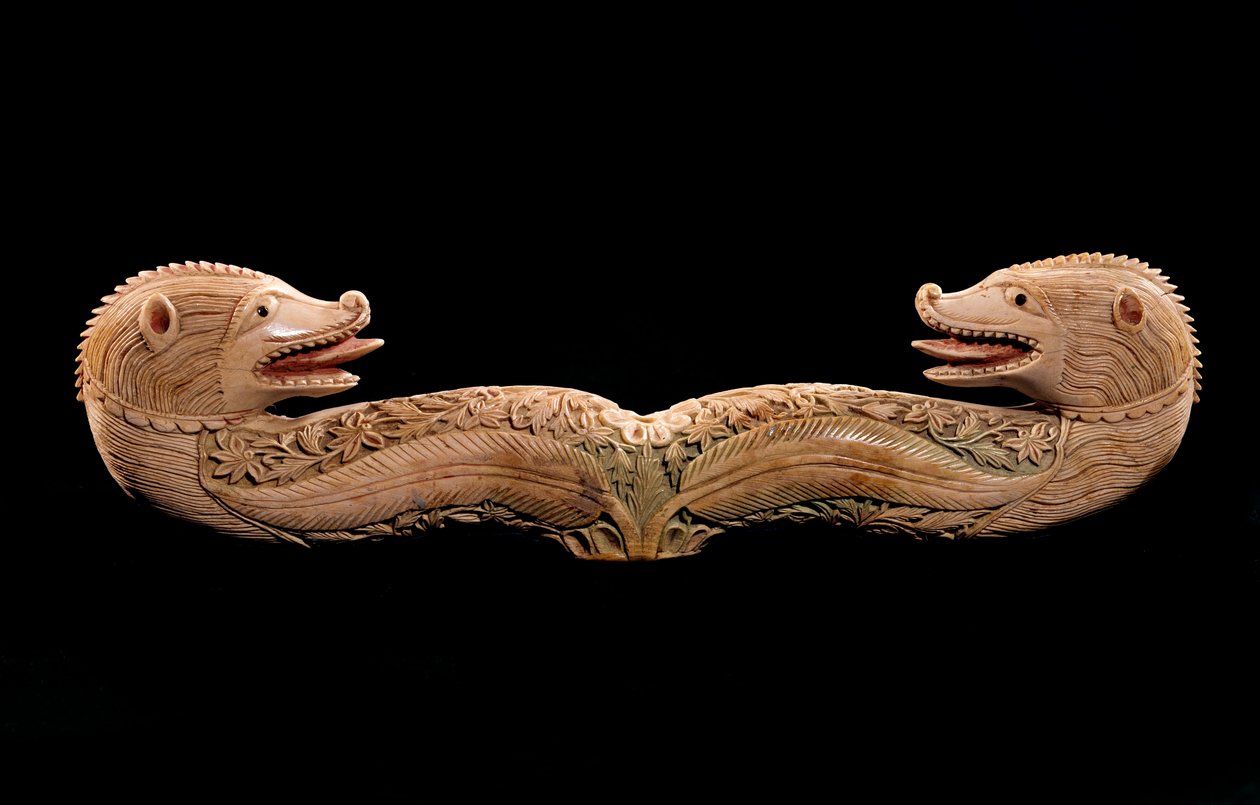 Arte oriental: tau de houlette (fim da vara do pastor) com cabeças de animais de marfim. Paris do século XV, museu arménio de Unknown artist