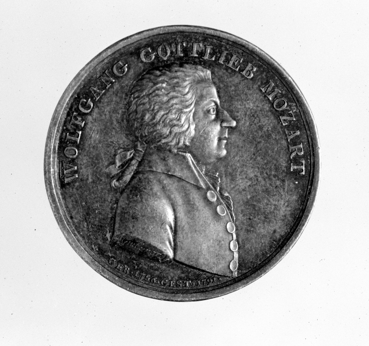 Medalha de prata na efígie do compositor Wolfang Amadeus Mozart (1756 - 1791). de Unknown artist