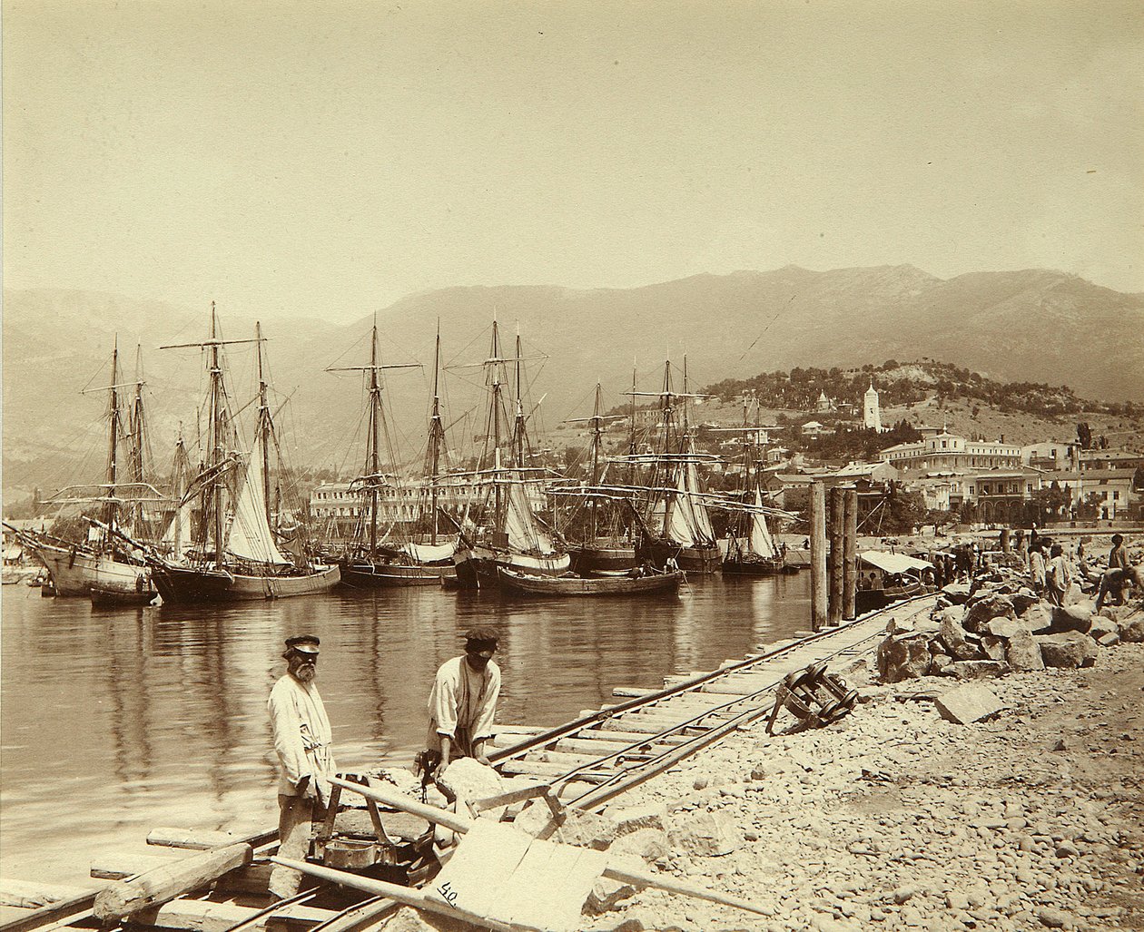 A Erecção de um Cais em Yalta. Foto Albumina de Unknown artist