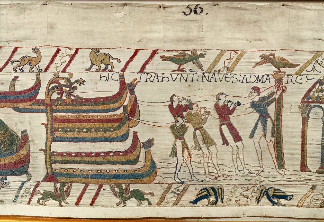 Os normandos puxam seus navios para o mar, Bayeux Tapestry (bordado de lã em linho) de Unknown artist