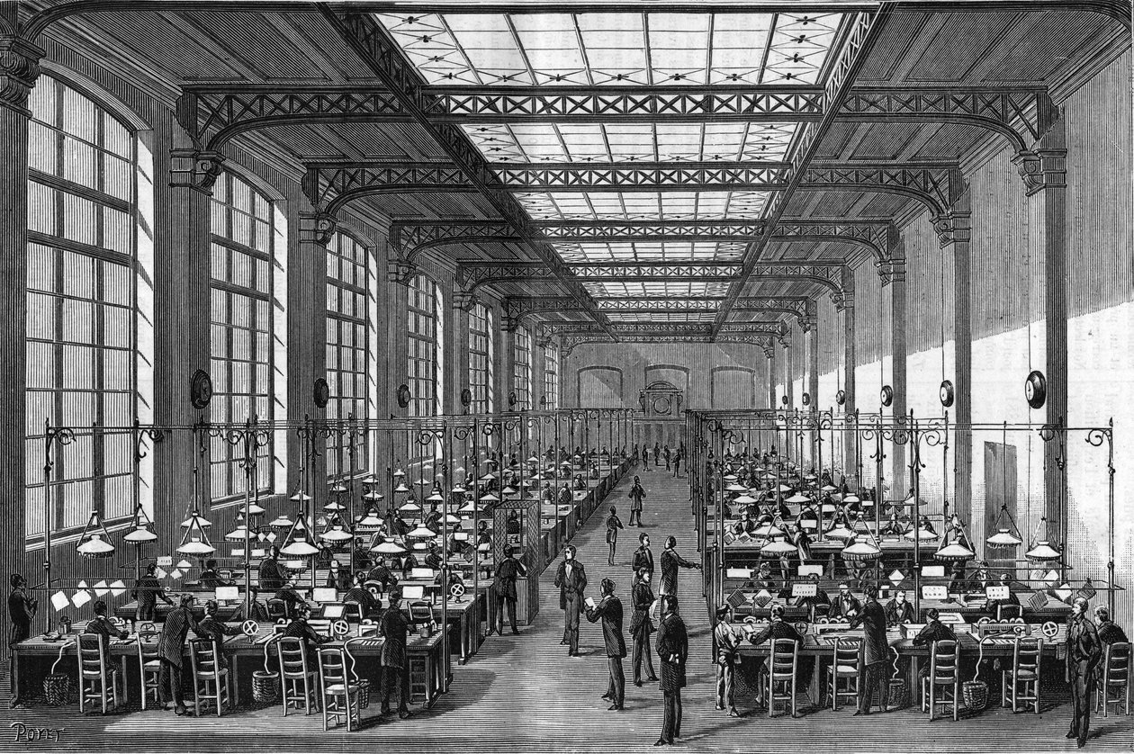 O grande salão no primeiro andar da nova estação telegráfica central em Paris, em 1884. Gravura de 1884. em "La Nature". Revisão das ciências e suas aplicações para as artes e a indústria". de Unknown artist