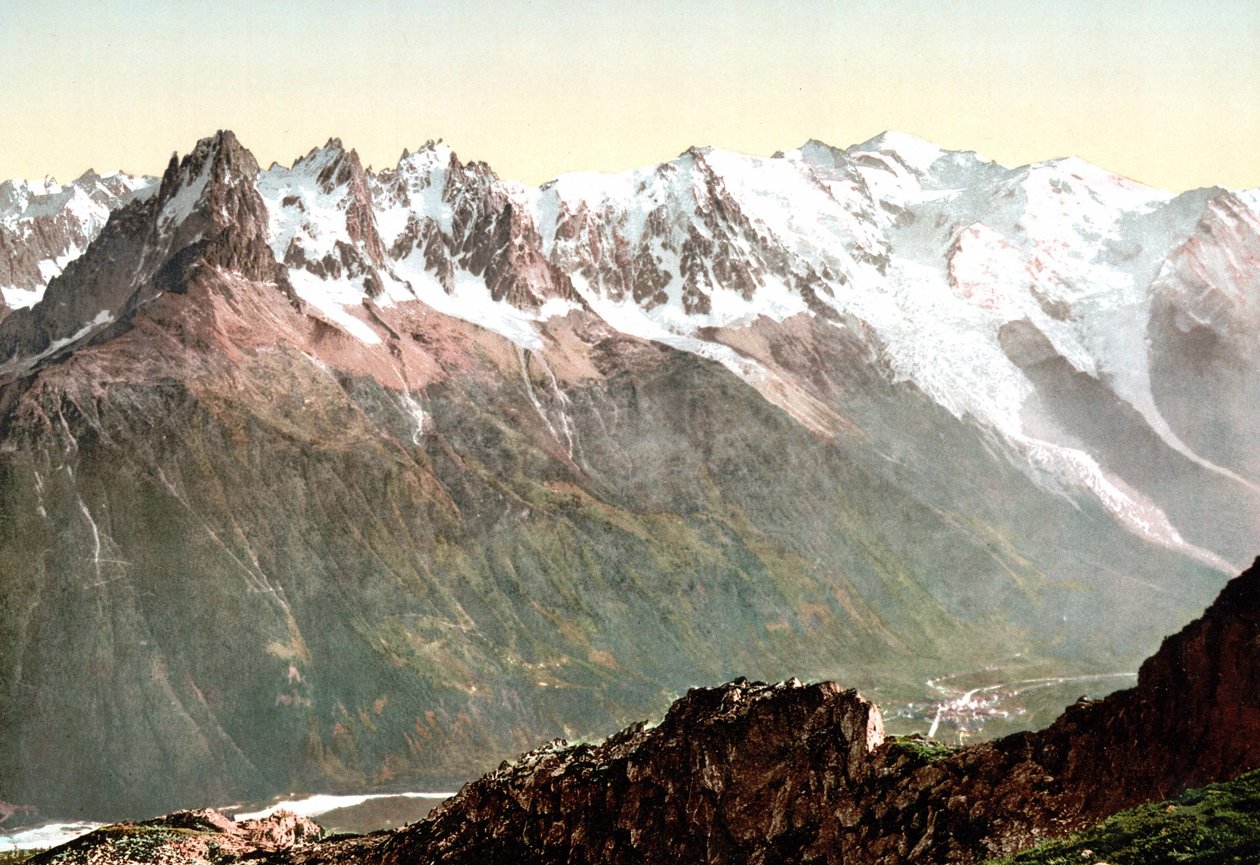 Vista do Mont Blanc: A cadeia do Mont Blanc por volta de 1890 de Unknown artist
