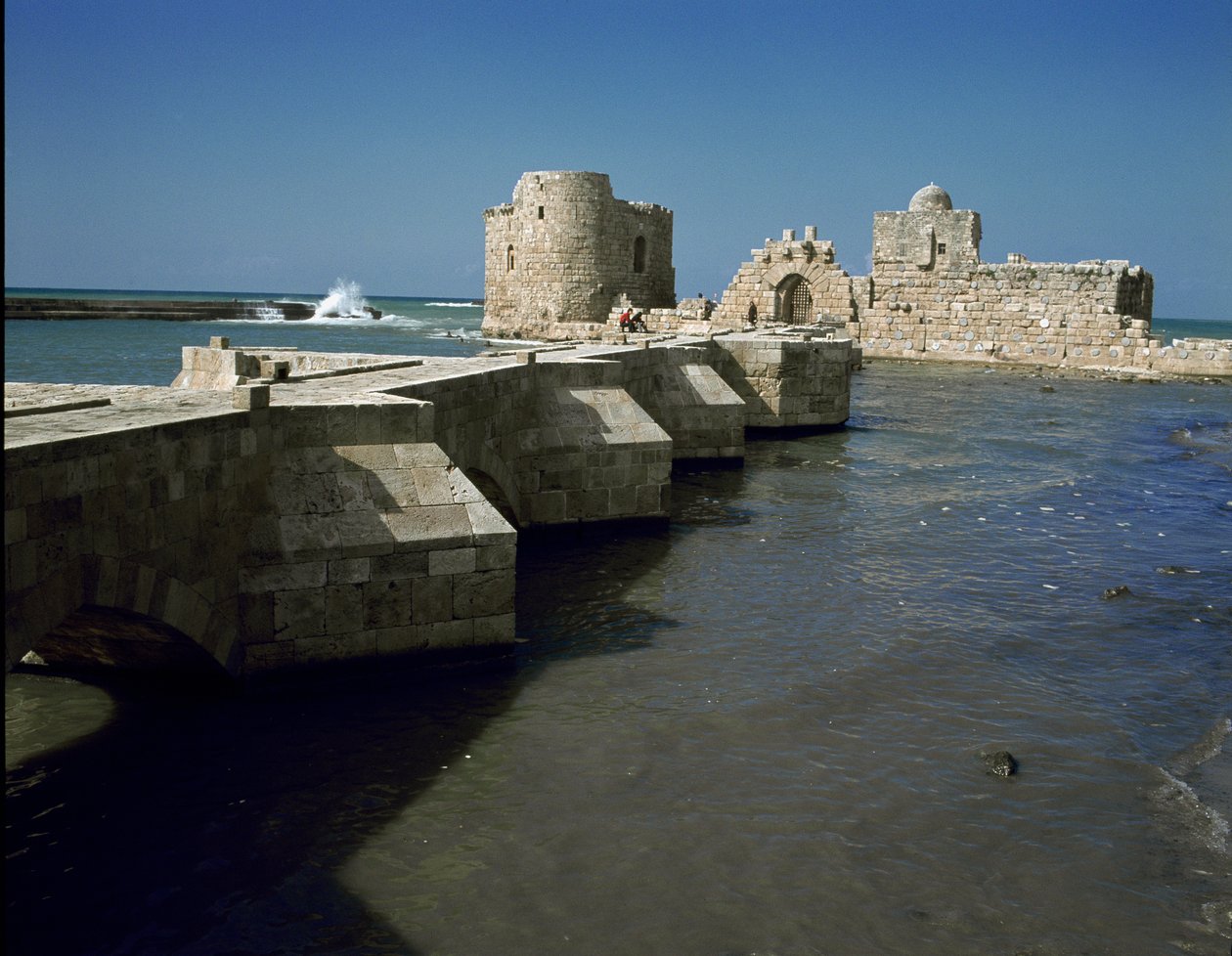 Vista do Castelo do Mar de Sidon, construído em 1227 de Unknown artist