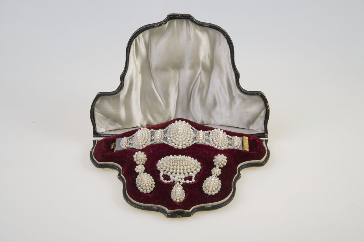 Pulseira de casamento, broche e conjunto de brincos de Unknown artist