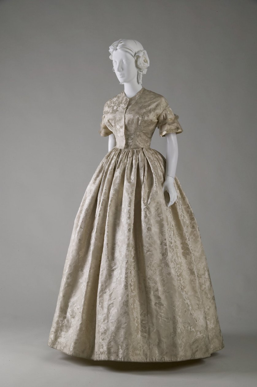 Vestido de noiva (vista oblíqua frontal) de Unknown artist