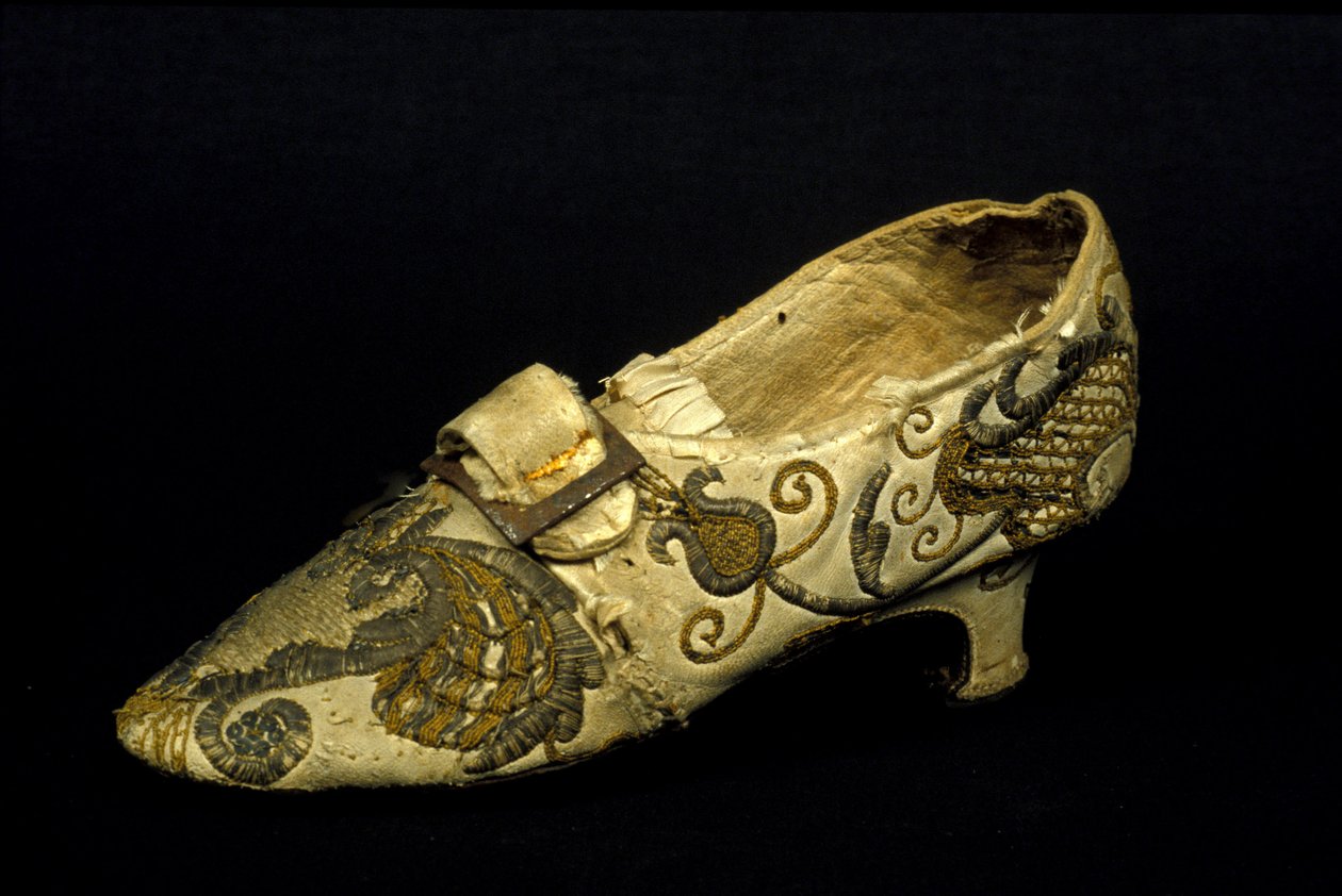 Modelo de sapatos de mulher (bombas) com calcanhar de Unknown artist