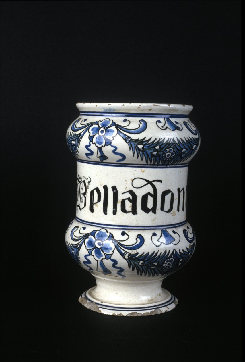 Panela de farmácia do século XVI contendo Belladonna, erva tóxica usada em farmácia. Museu de Ciência e Tecnologia, Milão. de Unknown artist