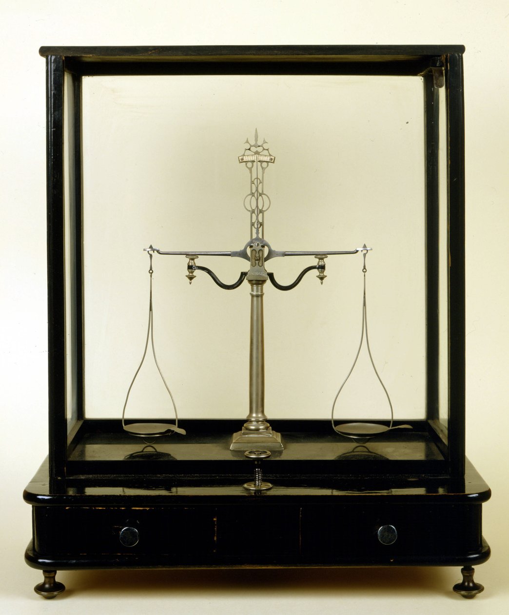escala da farmácia do século XIX. de Unknown artist