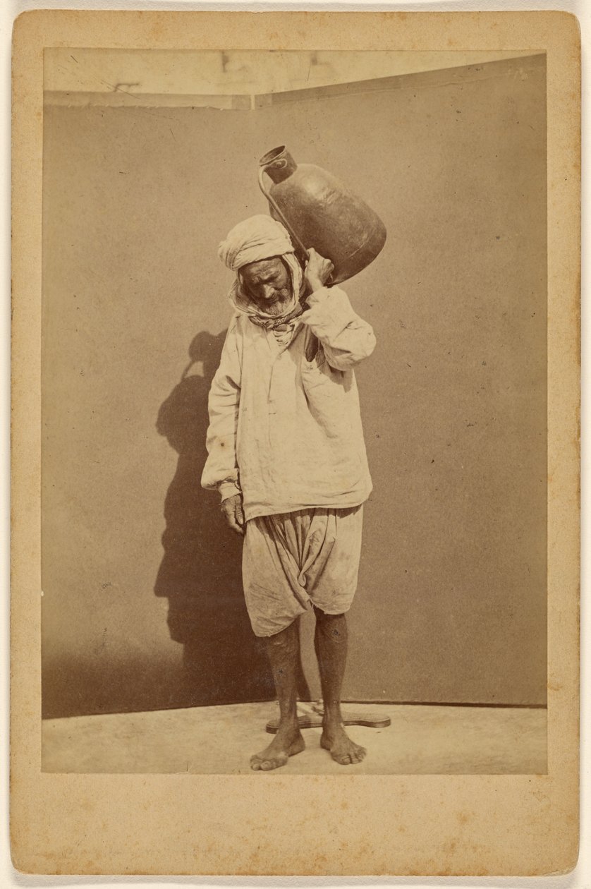 [Homem árabe carregando um jarro]. de Unknown artist