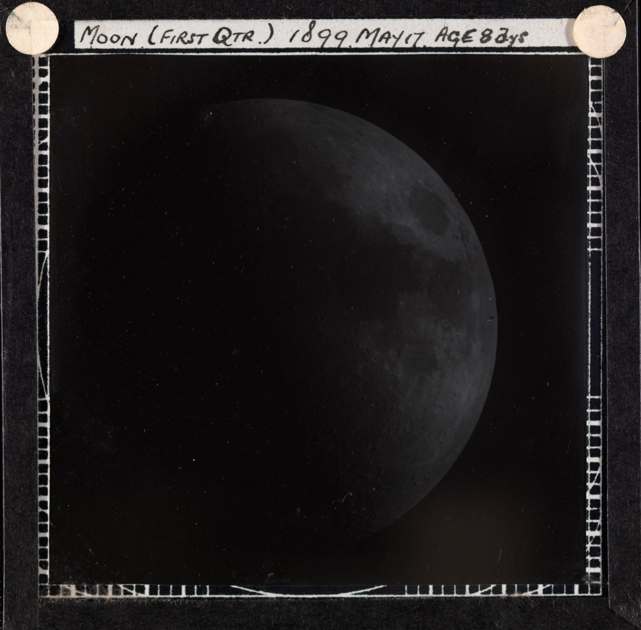 Lâmina de vidro astronómica da Lua no primeiro quarto (1899) de Unknown artist
