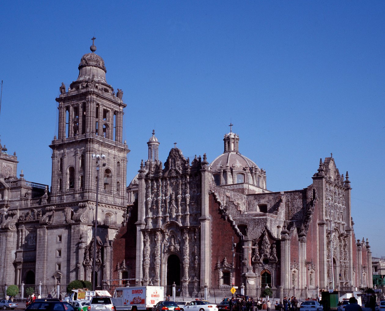 Arte barroca: vista da Catedral Metropolitana da Cidade do México. México do século XVIII. de Unknown artist