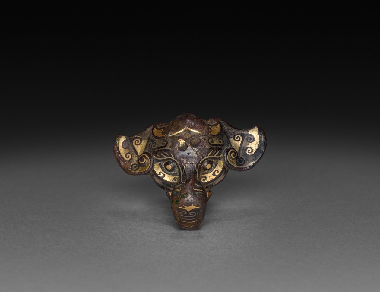 Gancho de cinto (Daigou) na forma de uma cabeça de búfalo ou elefante de Unknown artist