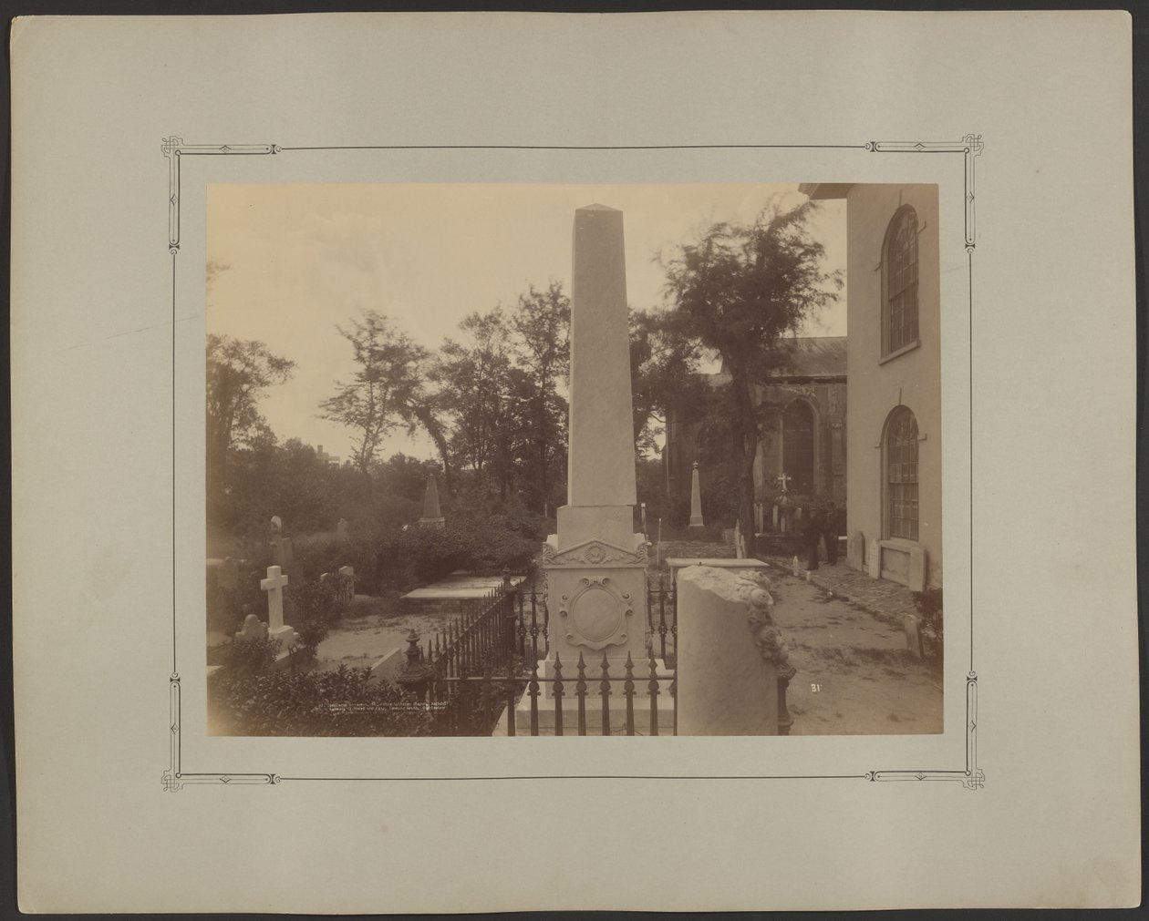 Monumento deslocado, Igreja Luterana de S. João, Archdale Street entre Clifford e King, virado para sul, Charleston de Unknown artist