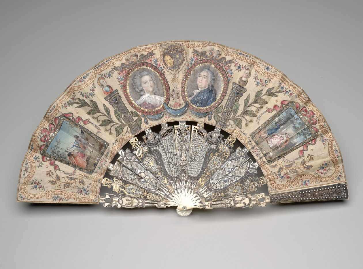Ventilador dobrável com medalhões de retrato de Maria Antonieta e Luís XVI, depois de 1786 (guache e aguarela sobre folha dupla de seda, latão, prata, fio metálico, marfim, douradura, folha de prata e pedras preciosas em pasta) de Unknown artist