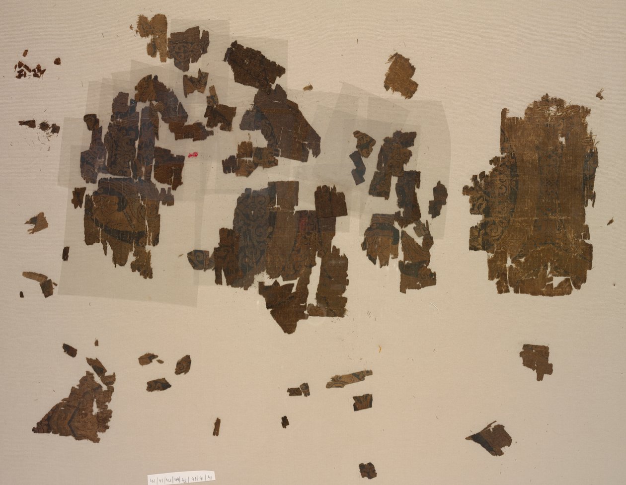 Fragmentos com leões alados em rodelas de Unknown artist