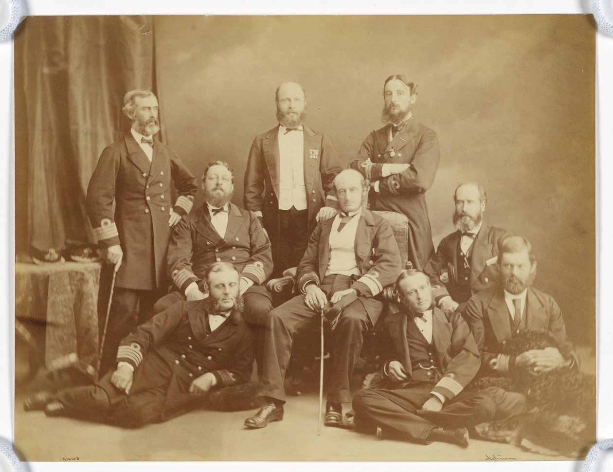 [Retrato de grupo de oficiais da Marinha]. de Unknown artist