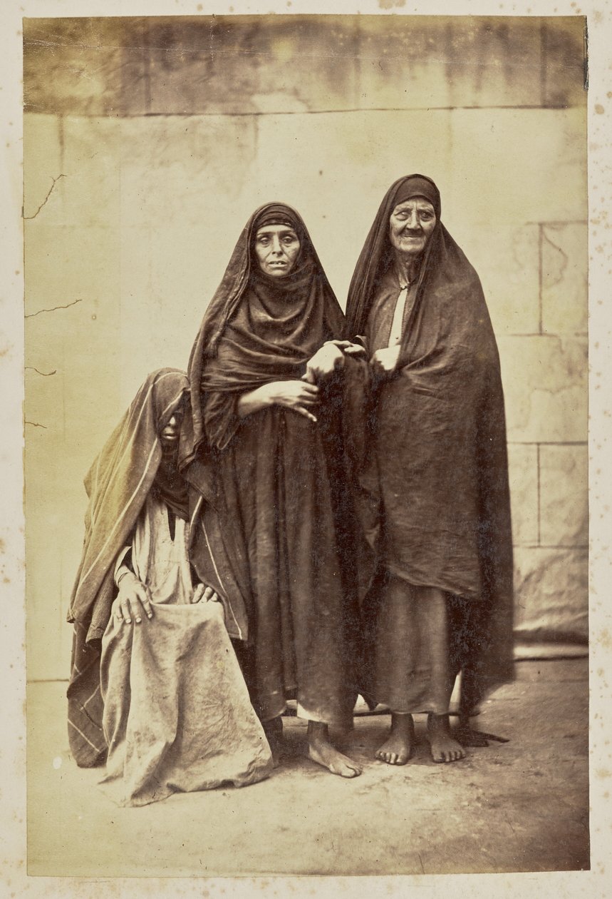 [Retrato de grupo de três mulheres]. de Unknown artist