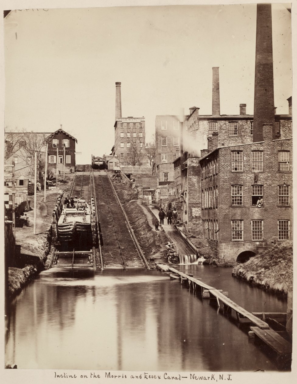 Inclinação no Canal Morris e Essex, Newark, Nova Jersey de Unknown artist
