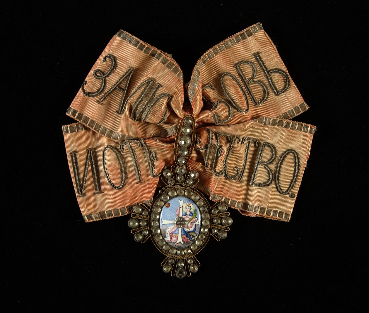 Insígnia honorária da ordem de Santa Catarina, a Grande Mártir (ou ordem da Libertação), pequena cruz - Fita bordada e decoração em ouro, esmalte e pedras preciosas de Unknown artist