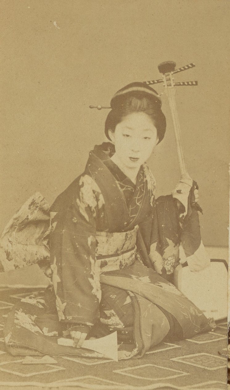 [Mulher japonesa ajoelhada]. de Unknown artist