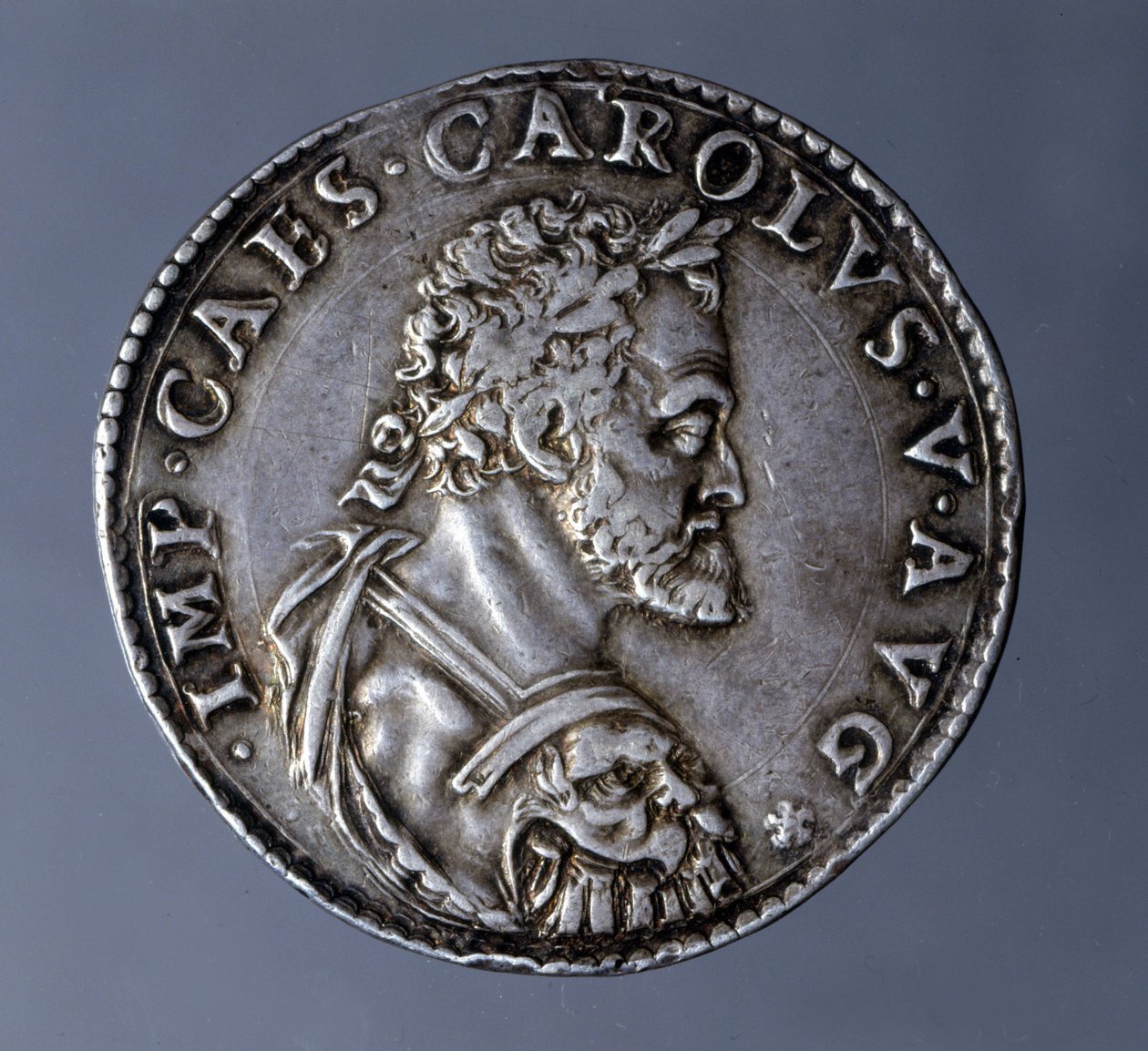 Menta cunhada em nome e imagem do Imperador Carlos V (1500-1558). de Unknown artist