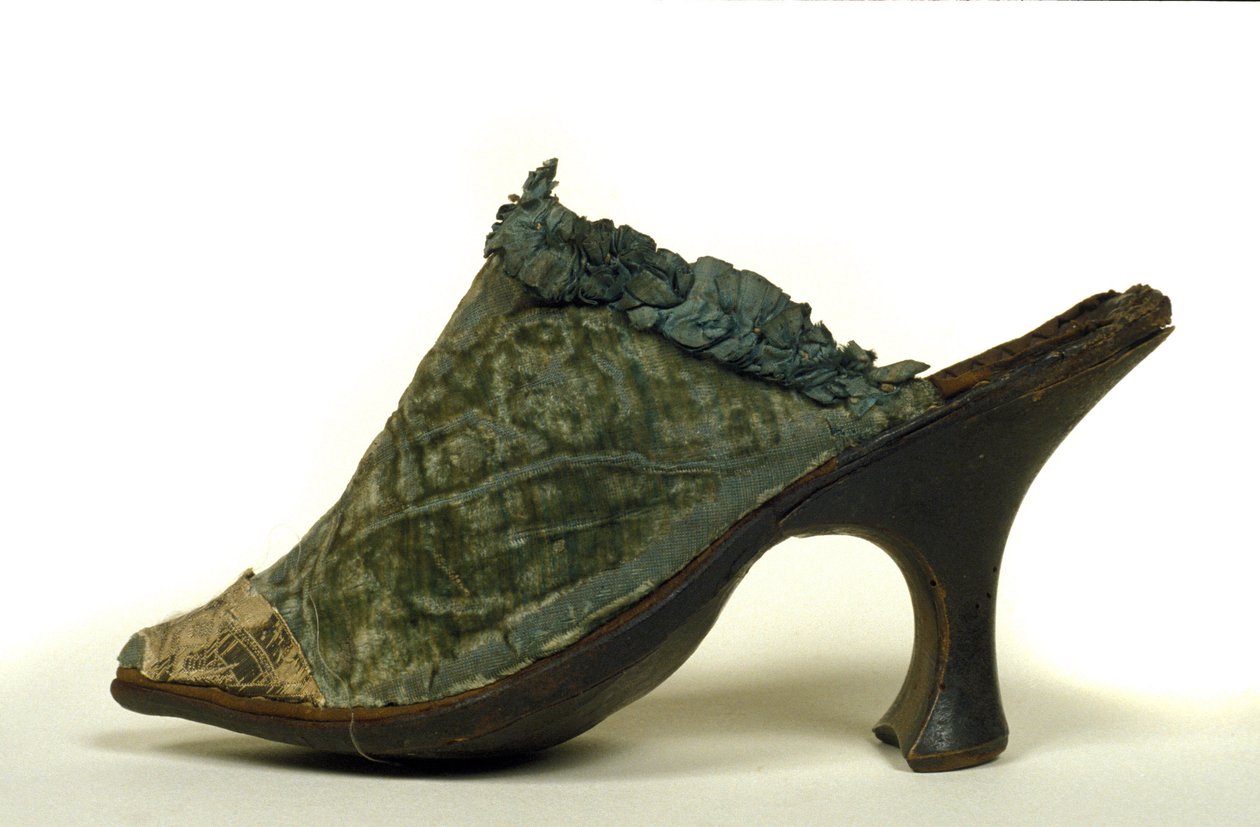 Modelo de sapatos com salto para mulheres do século XVIII. de Unknown artist
