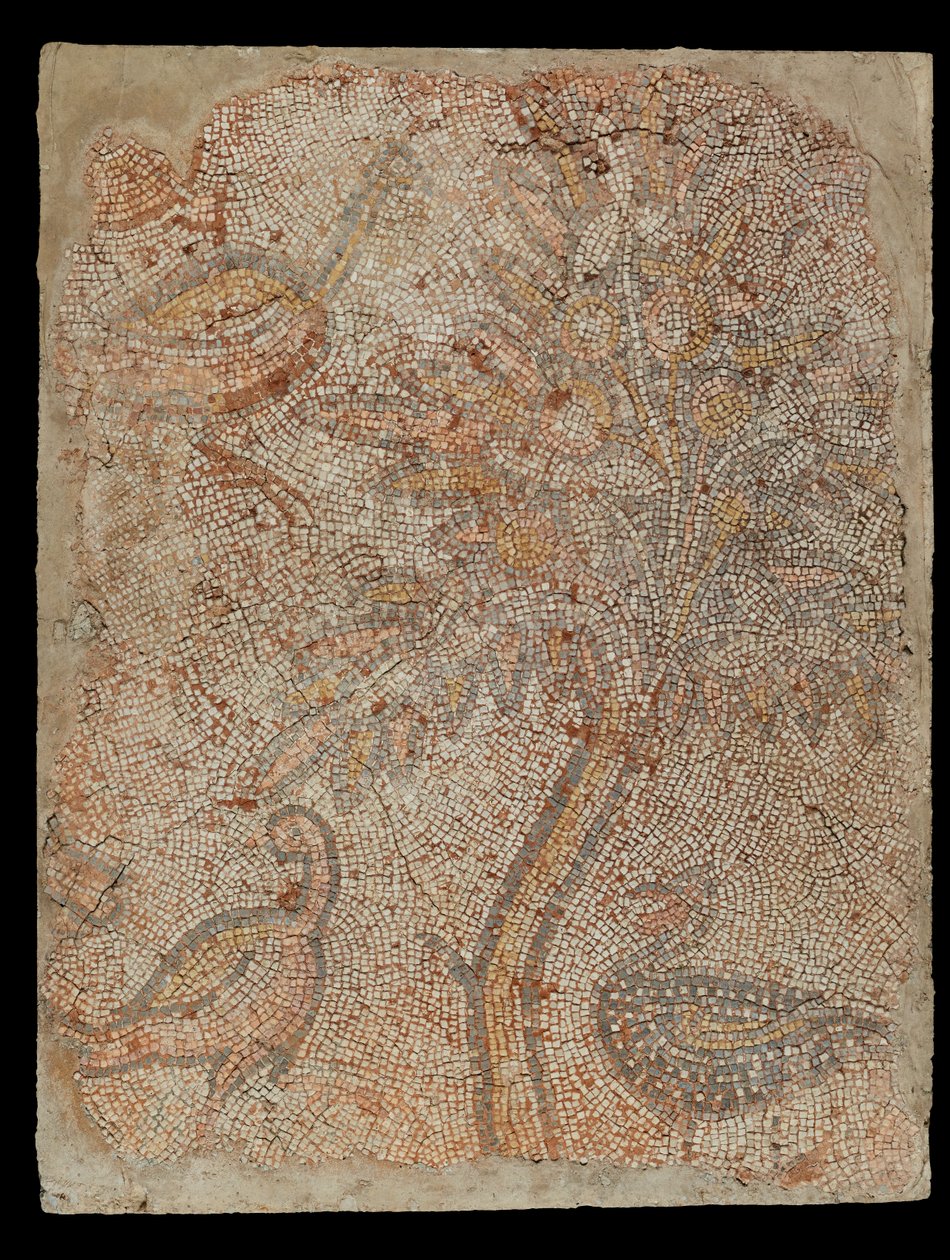 Fragmento de mosaico com três pássaros e uma árvore de Unknown artist