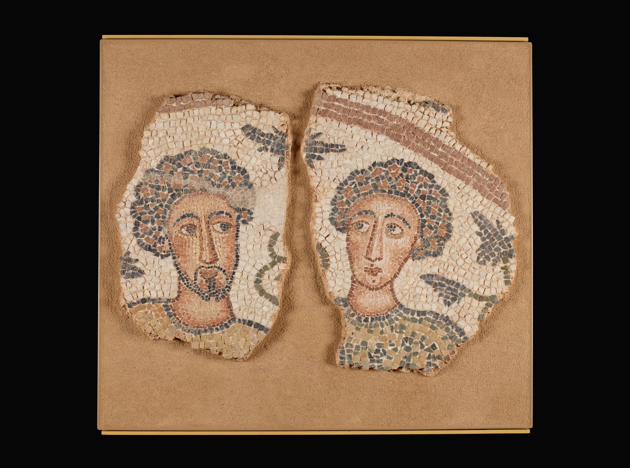 Painel de mosaico com dois bustos masculinos de Unknown artist