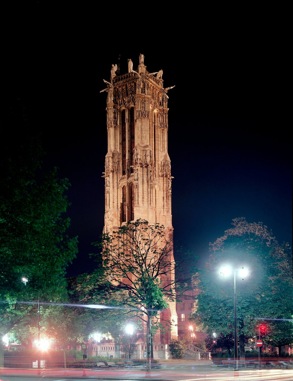 Vista noturna da Torre de São Jacques (feita em 1523) em Paris. de Unknown artist