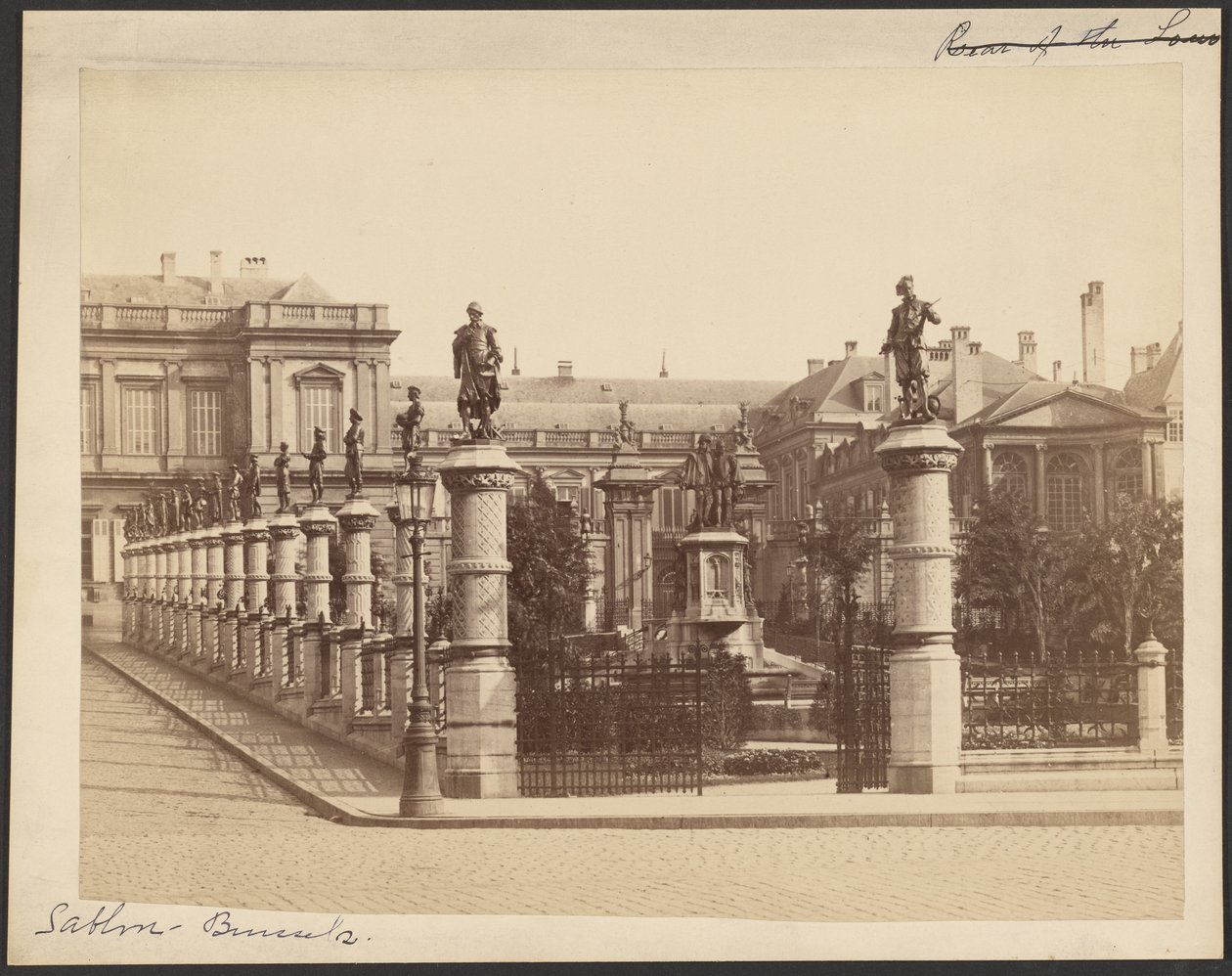 [Praça Petit Sablon, Bruxelas] de Unknown artist