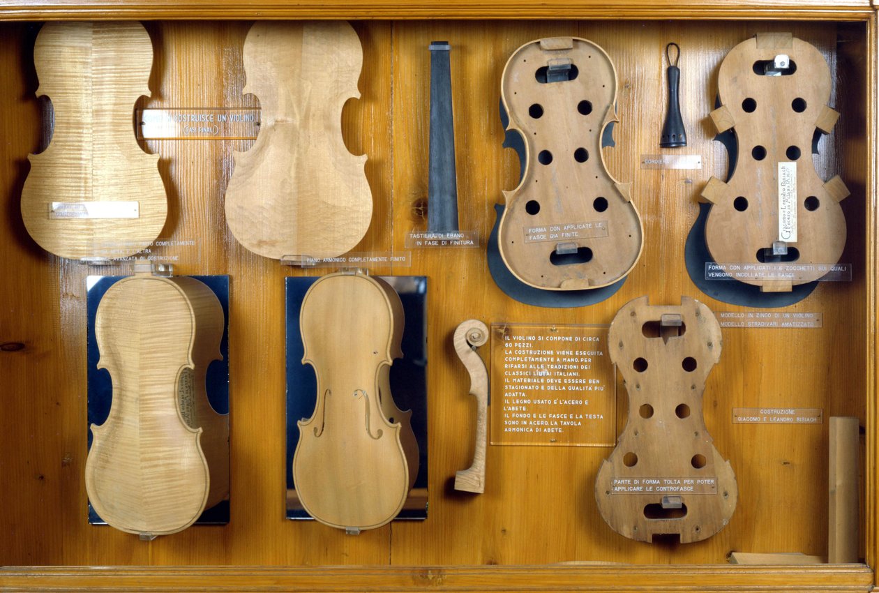 Estágio de fazer um violino. Século XIX. de Unknown artist