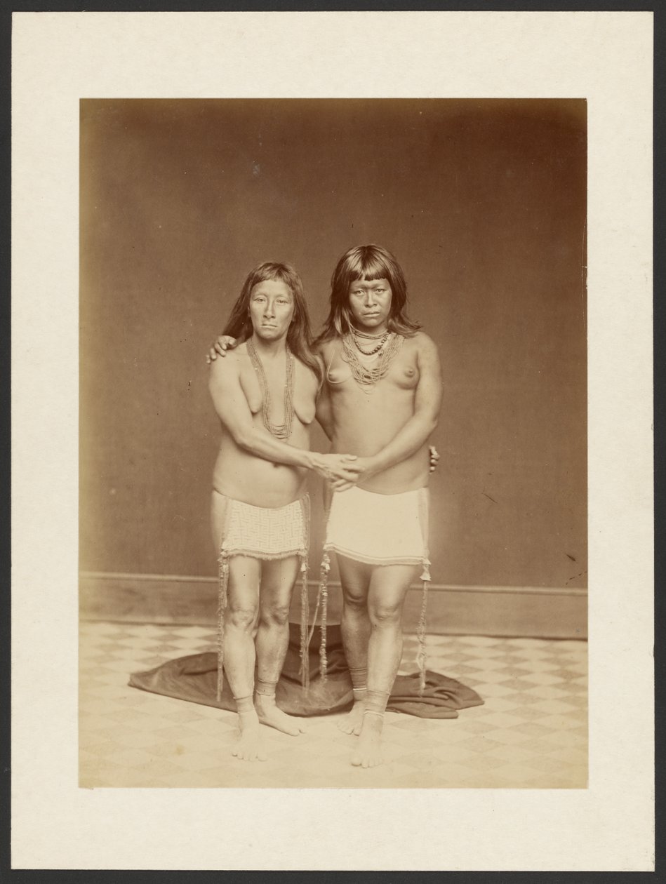 [Duas mulheres de mãos dadas]. de Unknown artist