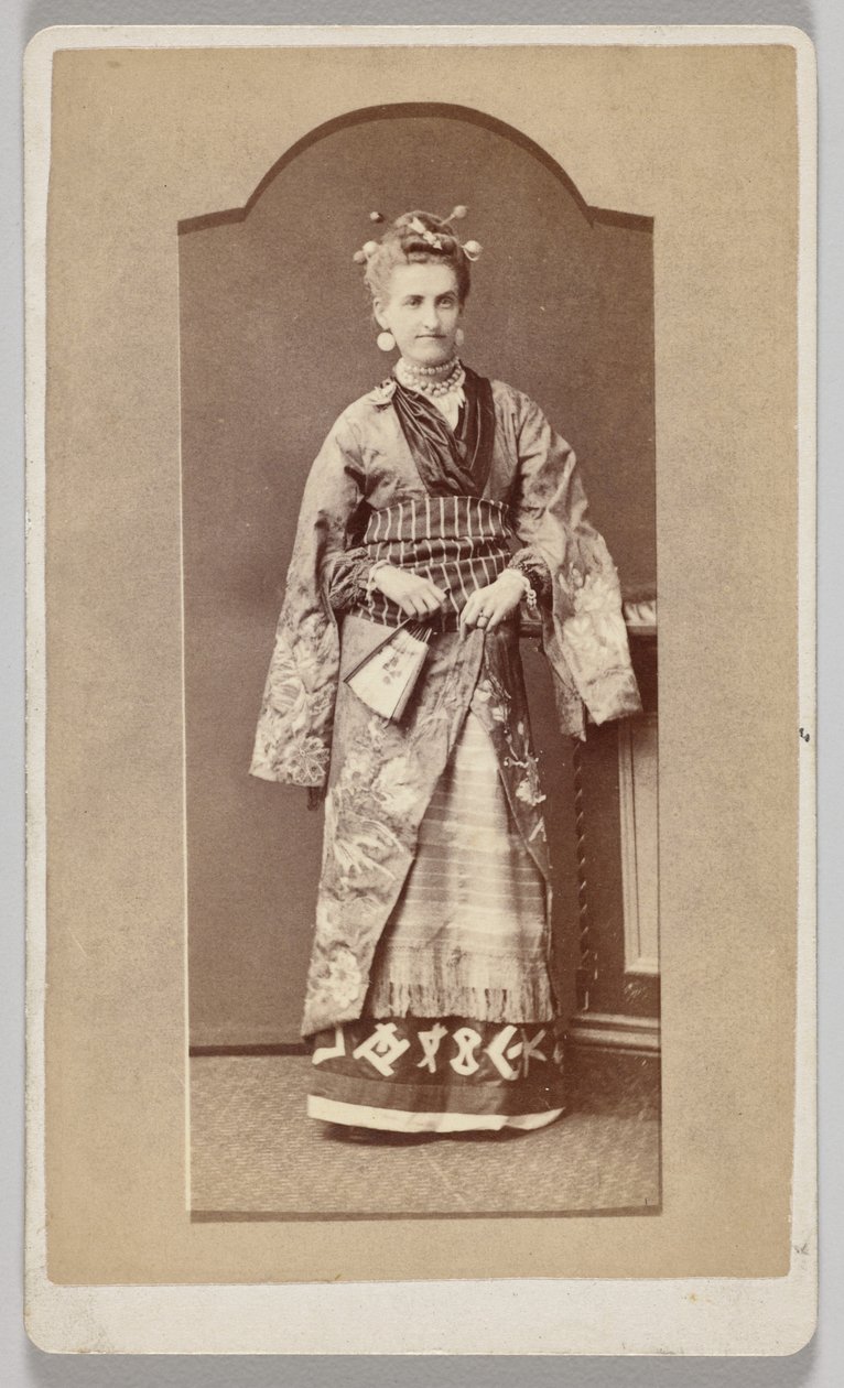 Sem título (mulher branca de quimono japonês com leque) de Unknown artist