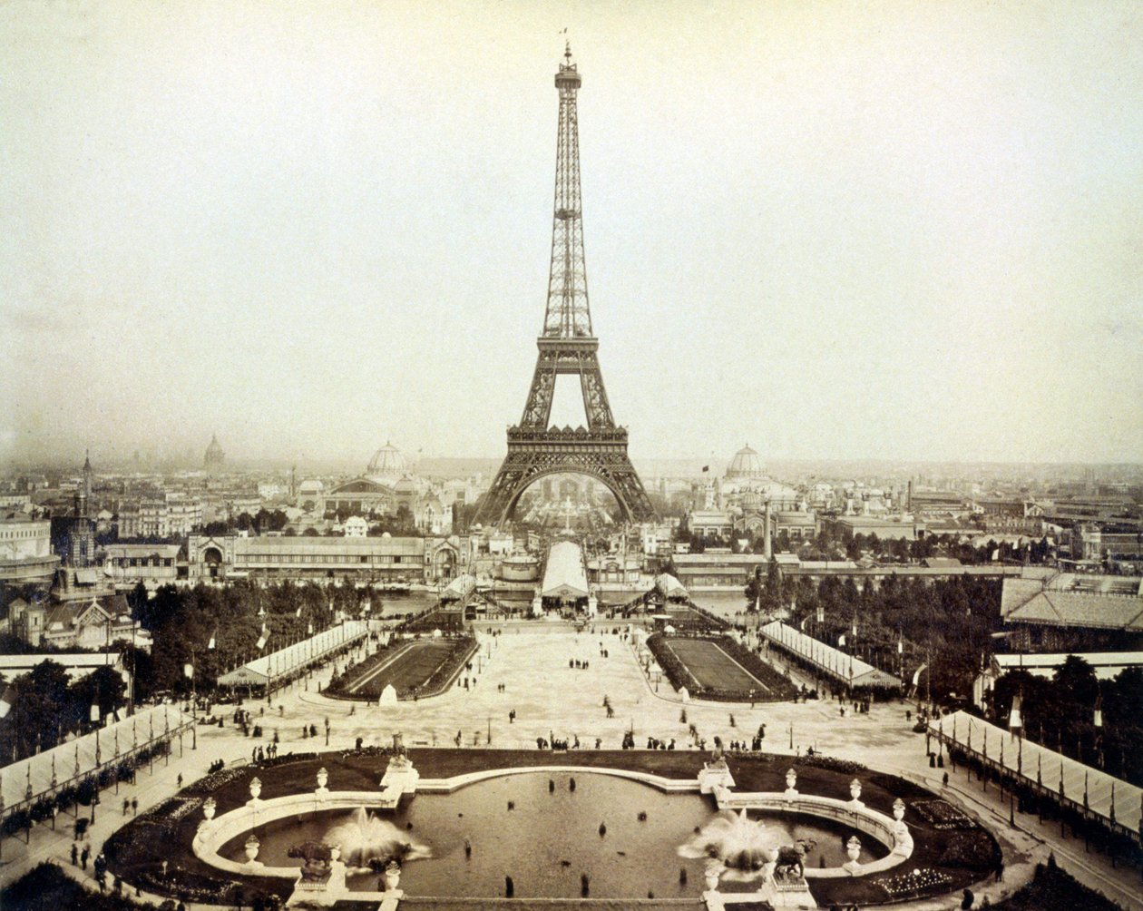 Vista da Exposição Universal de 1889 em Paris e da Torre Eiffel. de Unknown artist