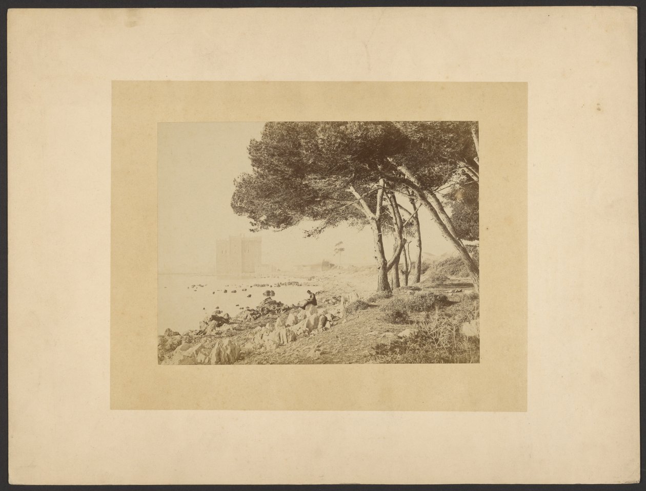 [Vista da Abadia de Lérins, vista de Cannes]. de Unknown artist/maker