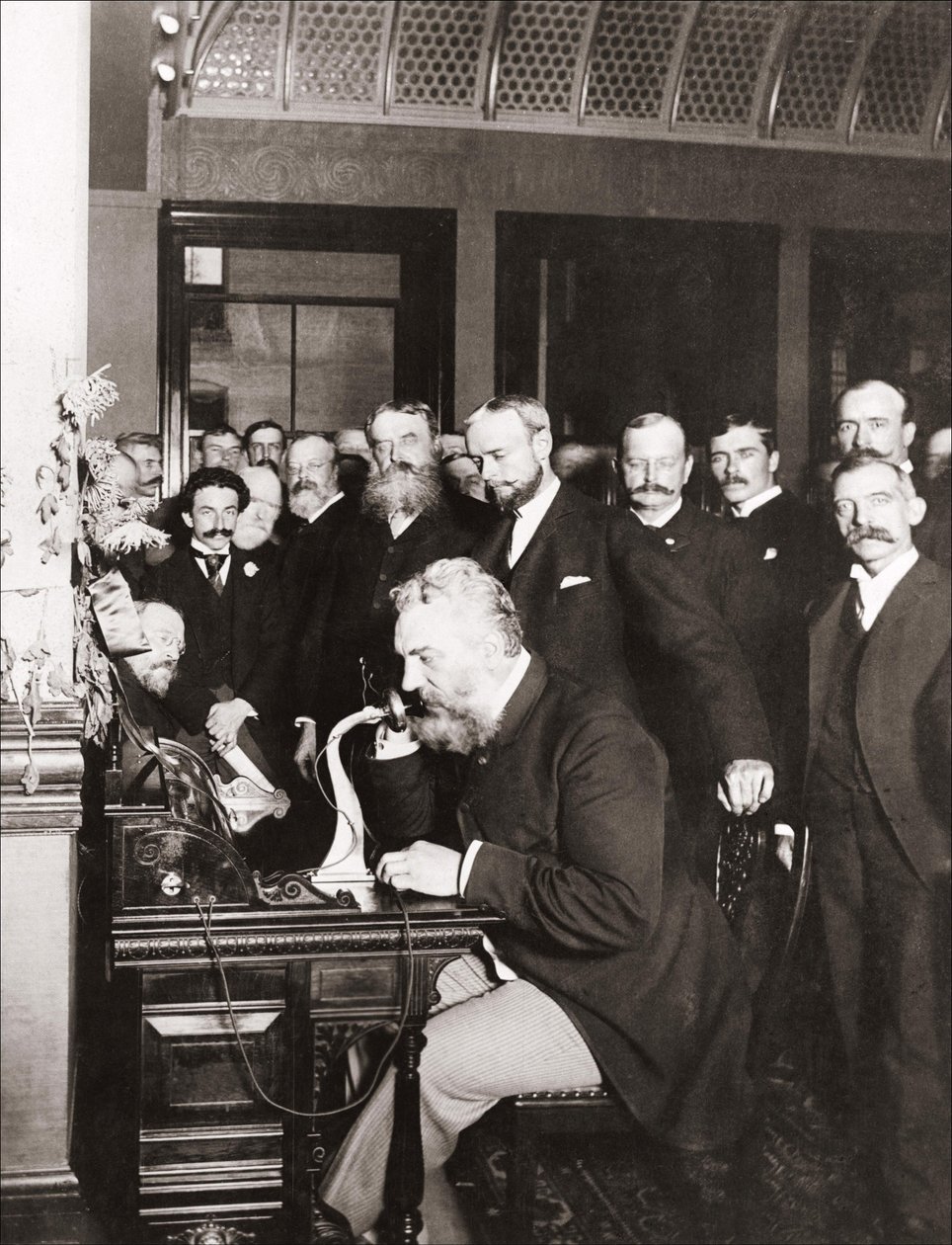 Alexandre Graham Bell (1847-1922) na inauguração da linha de longo curso de Nova York a Chicago, 18 de outubro de Unknown photographer