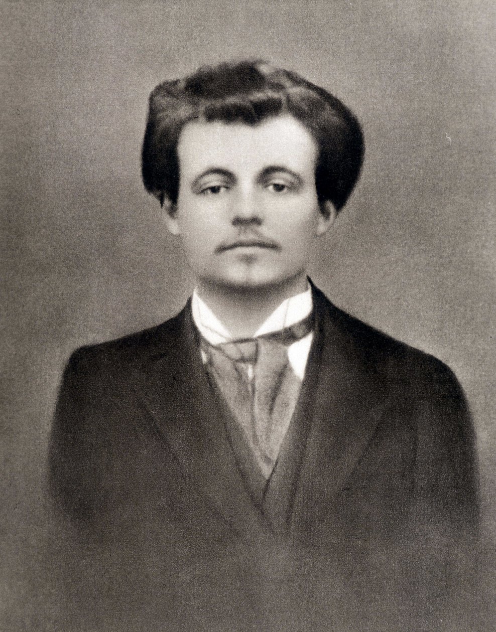 Alfred Jarry, c.1900 (fotografia a preto e branco) de Unknown photographer