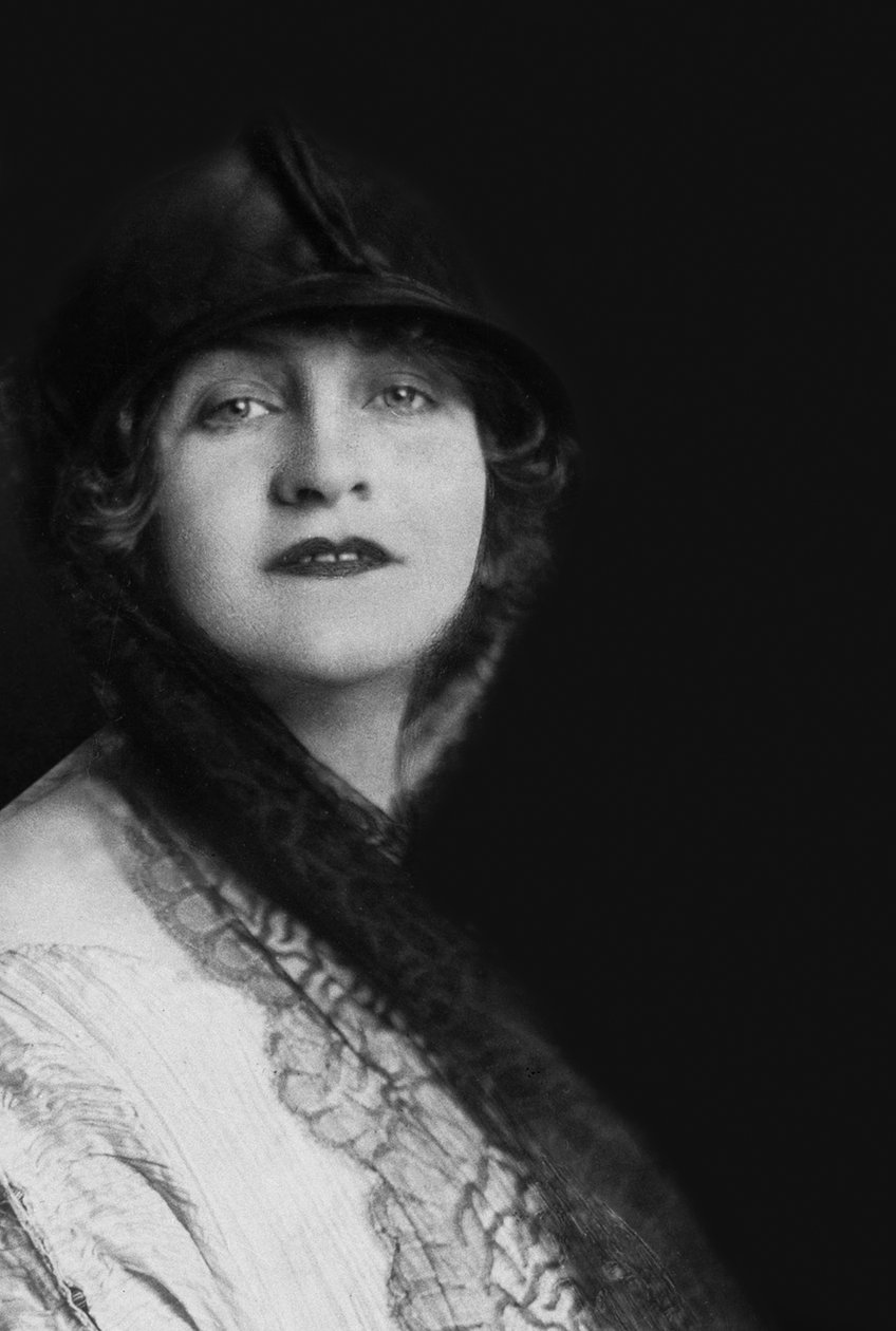 Alma Mahler (1879-1964) compositora e autora austríaca, c.1920 (fotografia a preto e branco) de Unknown photographer