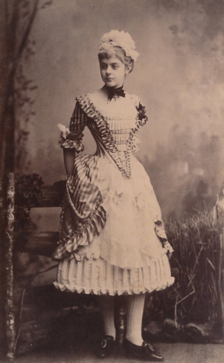 Baronesa Marie Alexandrine "Mary" von Vetsera (19 de março de 1871 - 30 de janeiro de 1889) (foto) de Unknown photographer