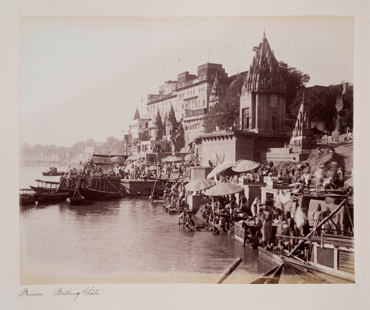 Benares Bathing Ghâts, c.1885 (foto sépia) de Unknown photographer