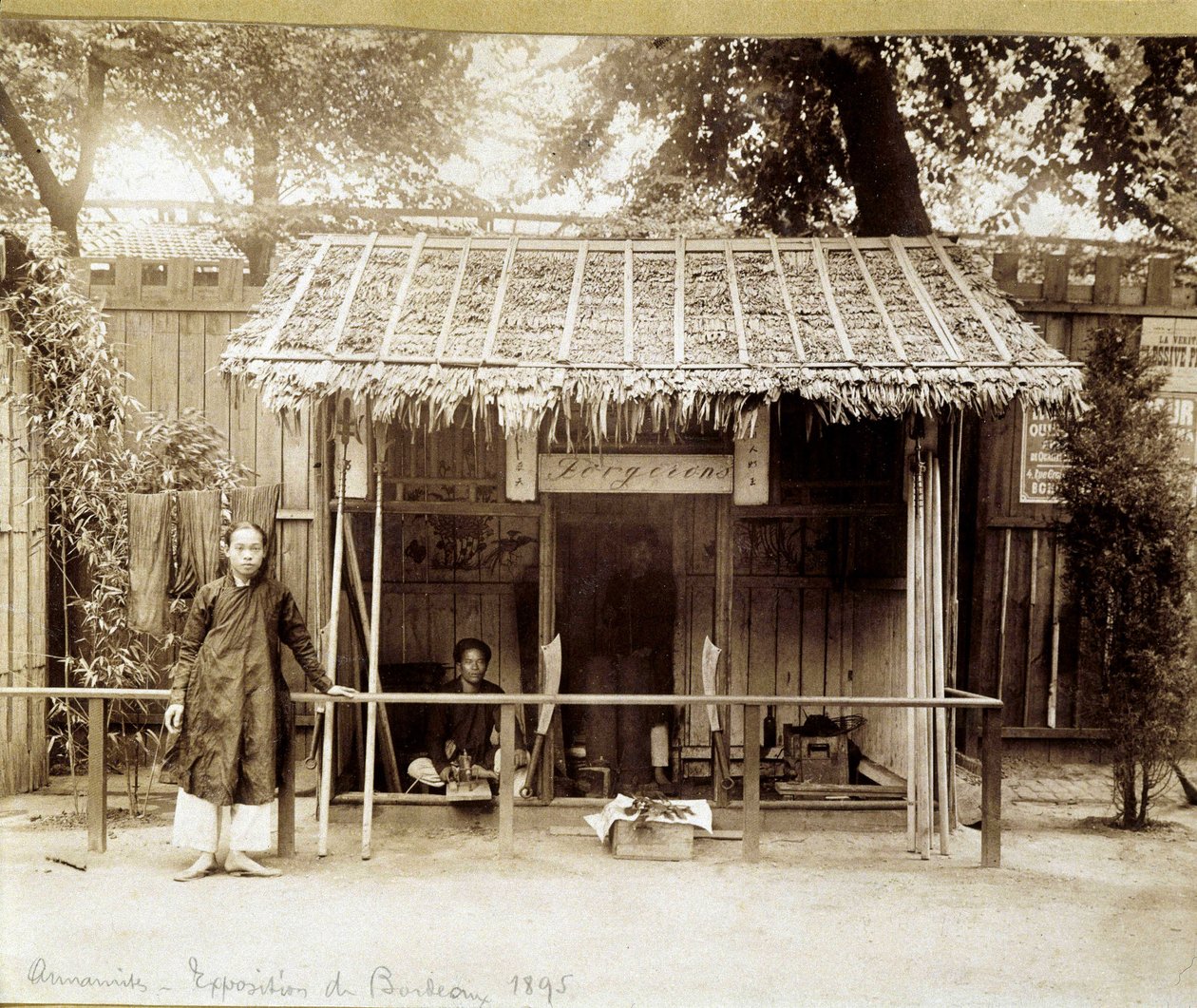 Oficina de ferreiro, Annam, c. 1895. de Unknown photographer