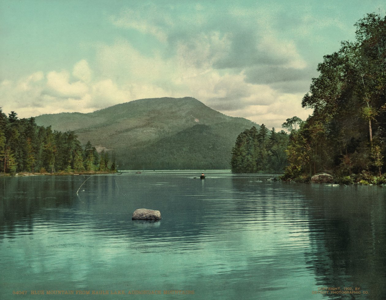 Blue Mountain a partir de Eagle Lake, Montanhas Adirondack, c.1902 de Unknown photographer